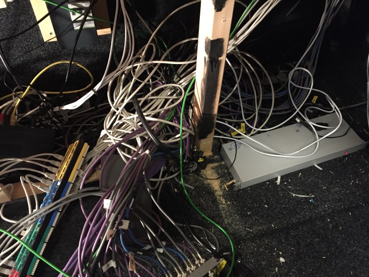 http://www.impact-presentations.nl/crisicom-patchkast-installatie-t-b-v-televisiestudio/
